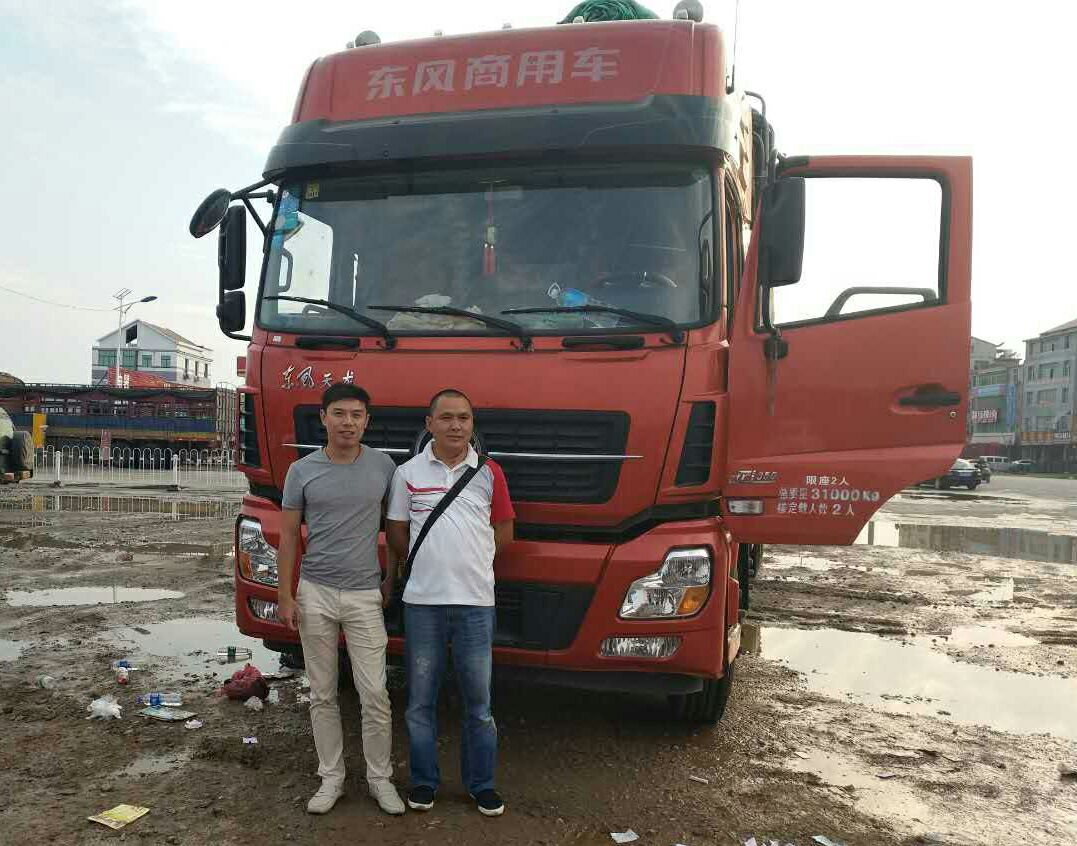 湖南衡陽(yáng)客戶購(gòu)得天龍前四后八貨車